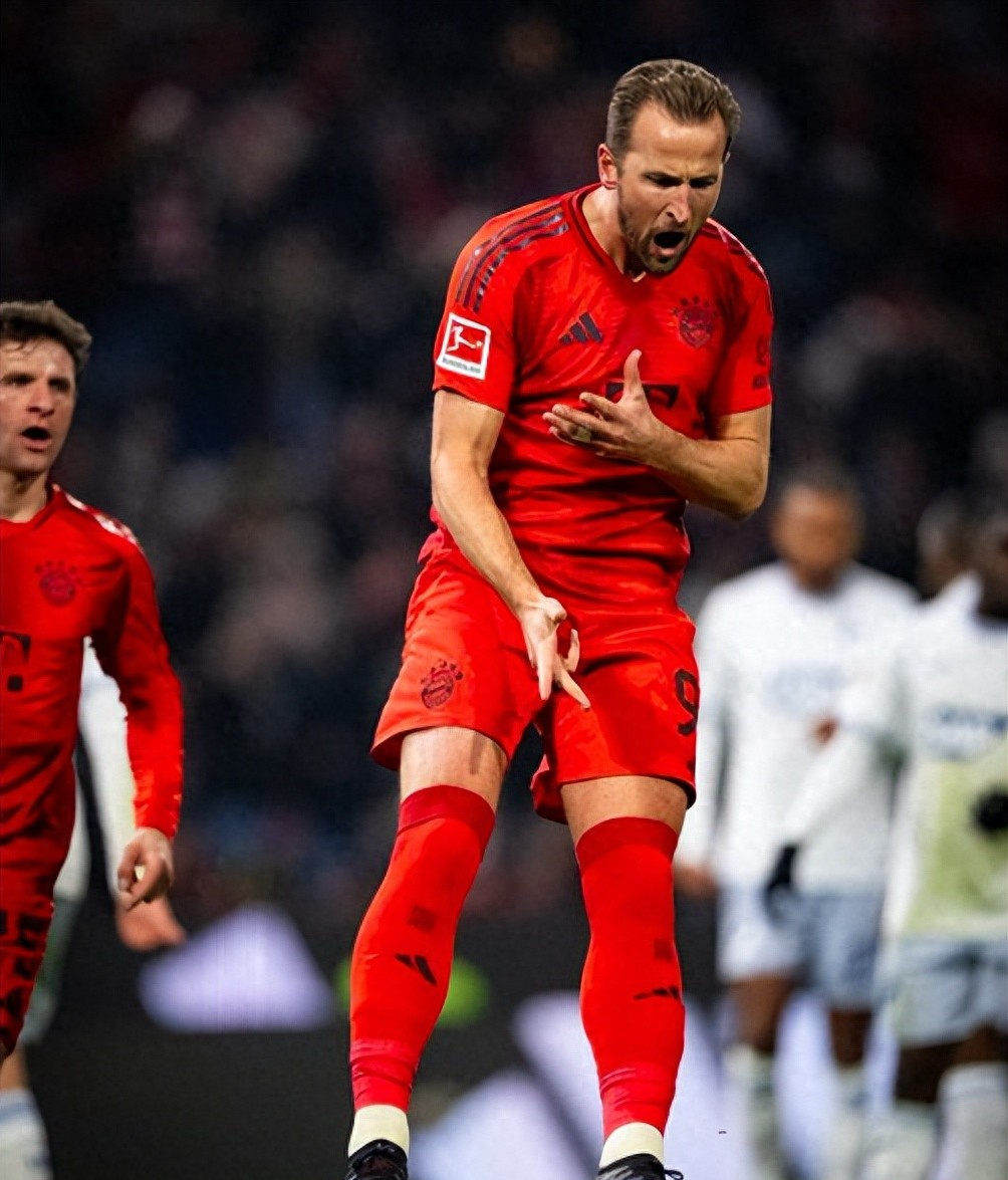 开云-转会期拜仁慕尼黑备战国王杯；外线爆发细节曝光；底气十足；训练强度明显提升(拜仁慕尼黑新赛季球衣)